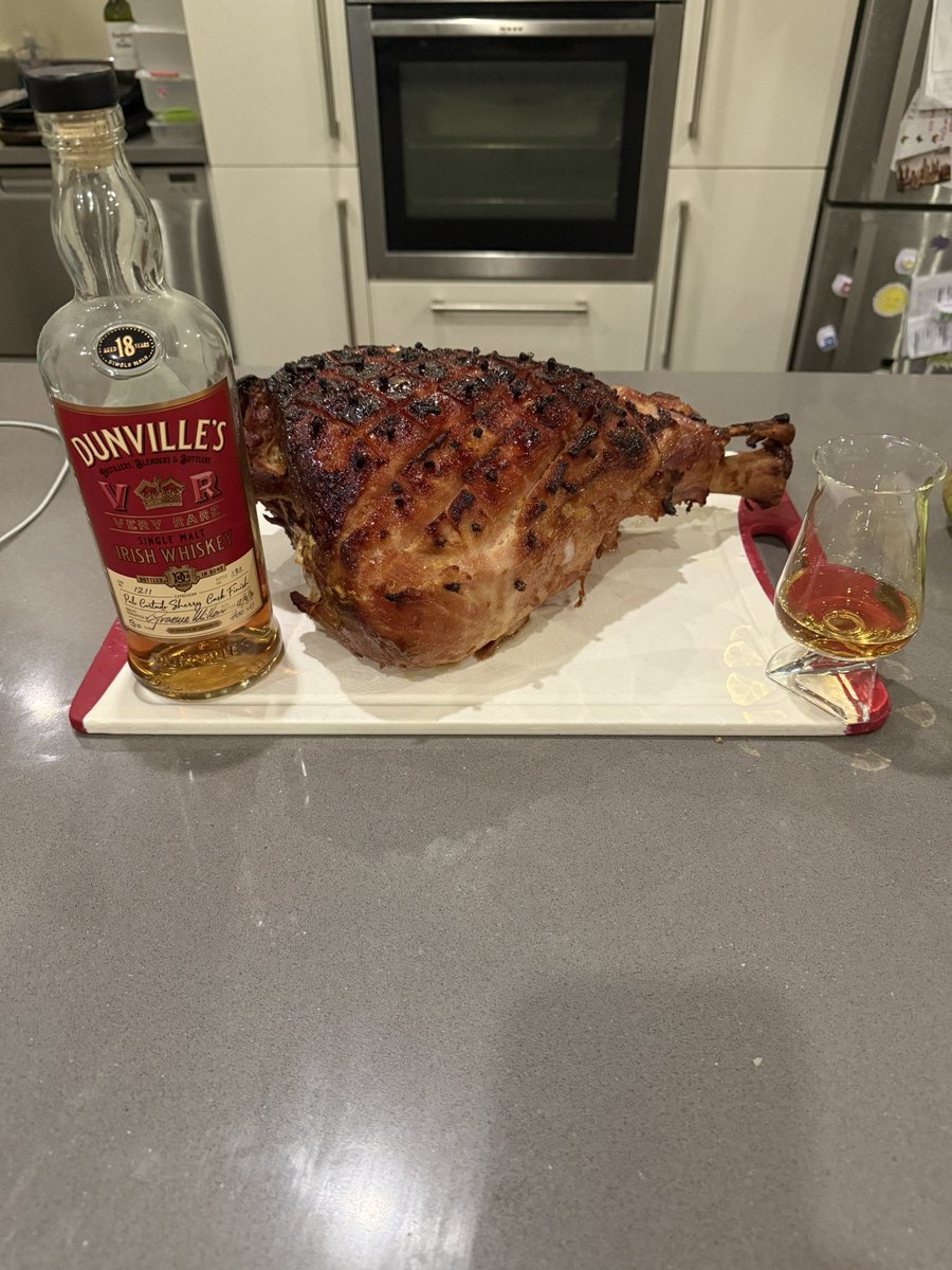 boc1977's tweet photo. Now it’s Christmas! Heritage ham from @JWButchers as rightly recommended by @nevenmaguire and nicely accompanied with a top drop from @DunvilleWhiskey and @Echlinville . Oh life is good!! https://t.co/hGe7kX0b7k