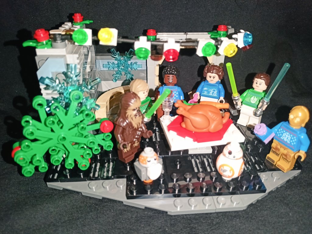 Where have the days gone! 😞 Christmas Eve already, three Lego advent calendars all opened #Marvel #StarWars &amp; #HarryPotter! (+Two chocolate &amp; no #Lego daily reviews this year📝) 

Presenting tonights small build, a few visitors missing...

Have a lovely Christmas everyone!