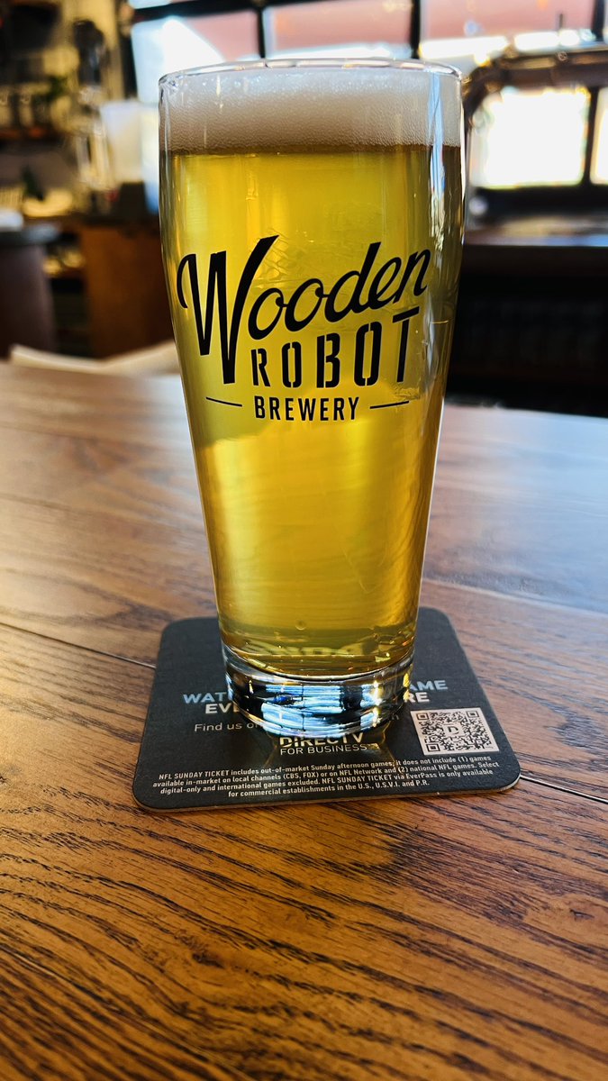JayEllis49's tweet image. A little pre holiday imbibing .  #cltbeer #ncbeer #WoodenRobot #NoDa #CLT #craftbeer #crispybeer
