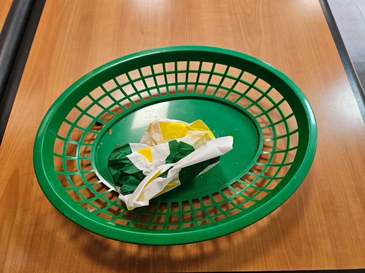 ashishlath's tweet image. Tried @SUBWAY after 5 years. They served a ₹269 sub in a ₹10 basket with holes.

My local vendor’s ₹30 sandwich feels better served on a simple paper plate.

Good product, poor packaging - Subway lost me before they could win me back!

#Badpackaging #Food