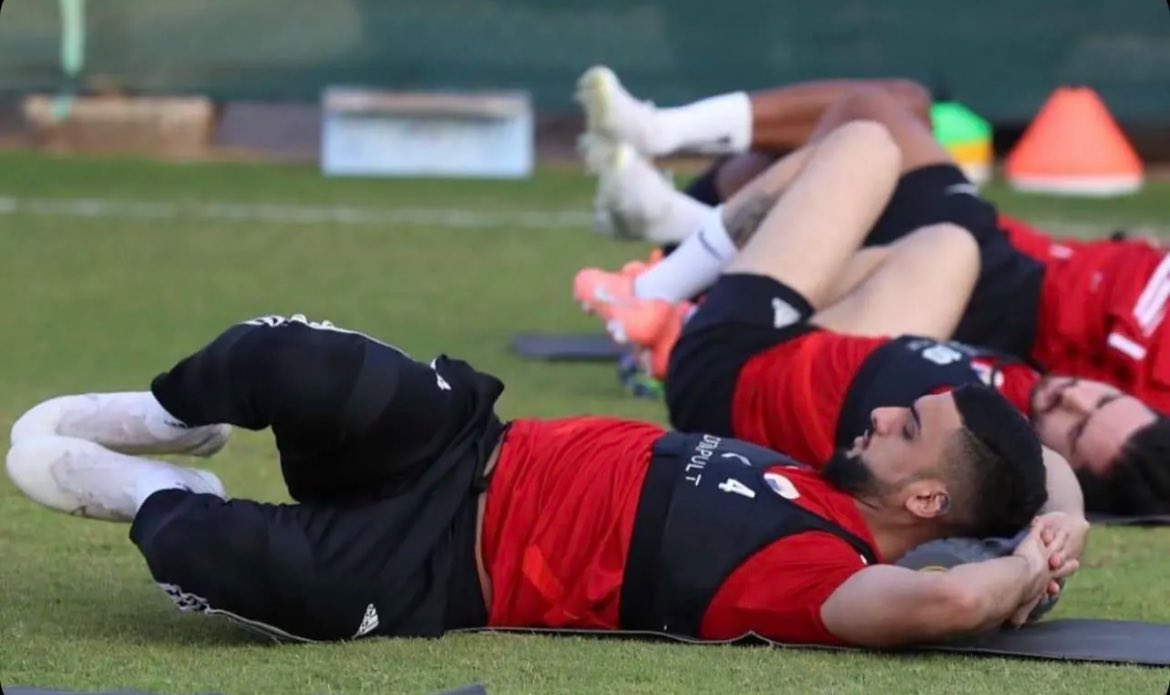 أفضل مدافع مواطن في الدولة و قائد في الخط الخلفي خارج قائمة المنتخب الذي يملك "كوامي و خليفة و العطاس" 🤷🏼‍♂️