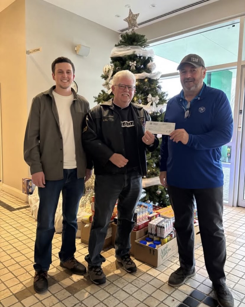 279Local's tweet image. Thank you to Greens at Renton Golf for your partnership and support this year. We were able to help raise 650$ for the Port Dover Life Line Food Bank. We look forward to partnering with you again next year. Pictured is @NorfolkEMS Mitch Nichols #Golf #foodbank @NorfolkCoFire