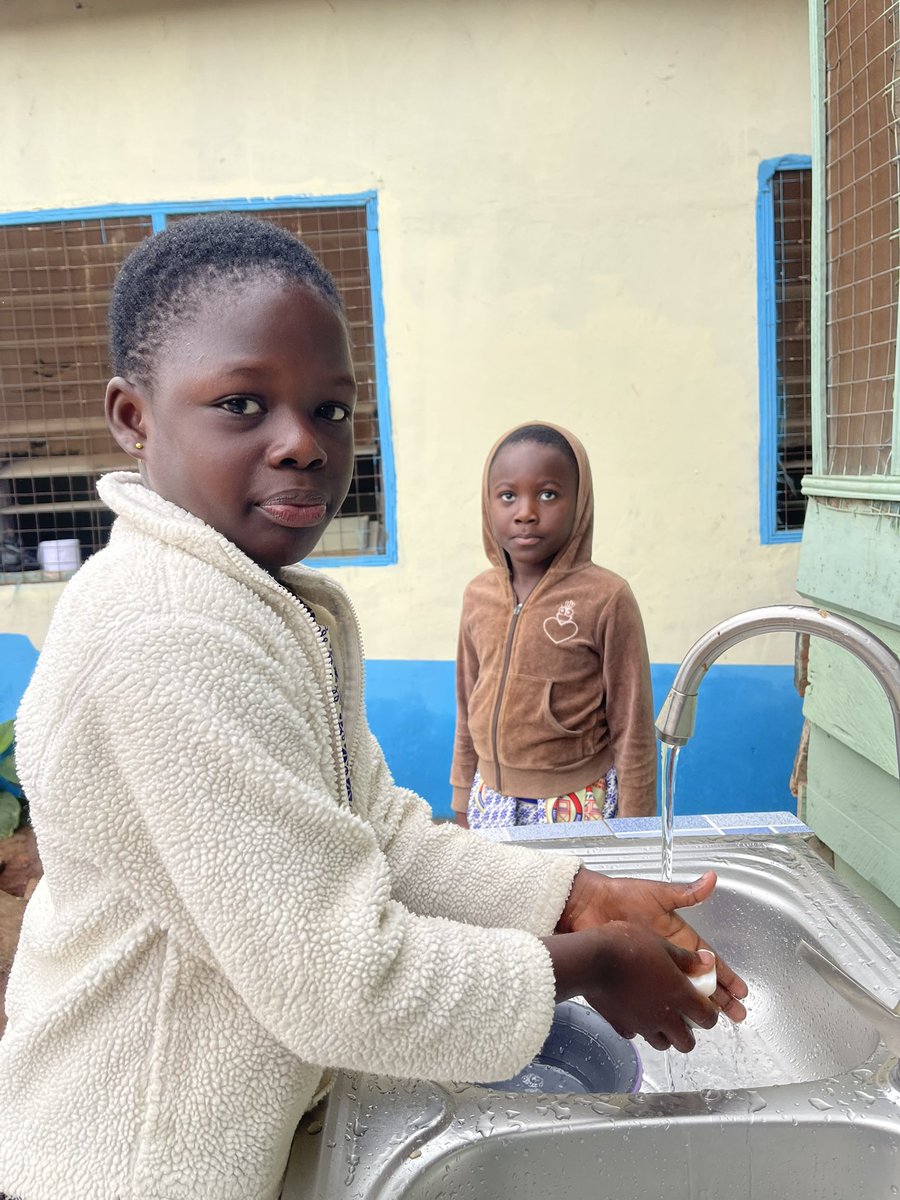 YVLGhana's tweet photo. 🧼 Promoting #Hygiene and #Healthy Living!
We’ve installed #handwashing basins and a kitchen sink at the Youth for Change Educational Center to enhance hygiene practices among students, staff, and the entire school community. 🌟 https://t.co/ZRVUOxfhiB