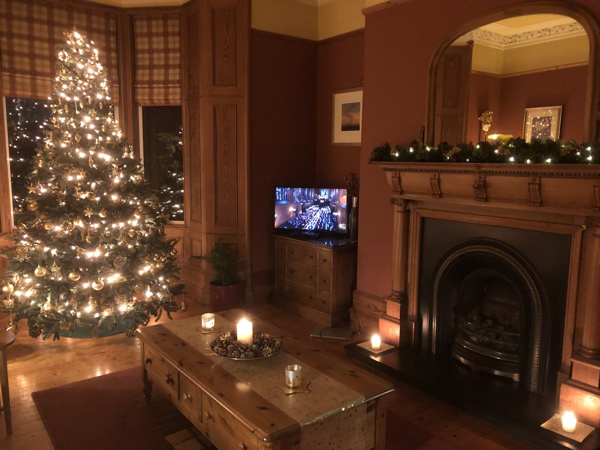 naddersABZ's tweet photo. Glorious solo in O Holy Night. #carolsfromkings https://t.co/Rk6Aa3hObz