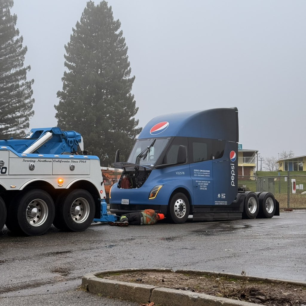 mn8sound's tweet photo. Found the Pepsi Tesla semi stopped on I-80 around Auburn. I wonder what went wrong?!?! @elonmusk 

(38.9263579, -121.0571617) https://t.co/CgnF7N2jv1