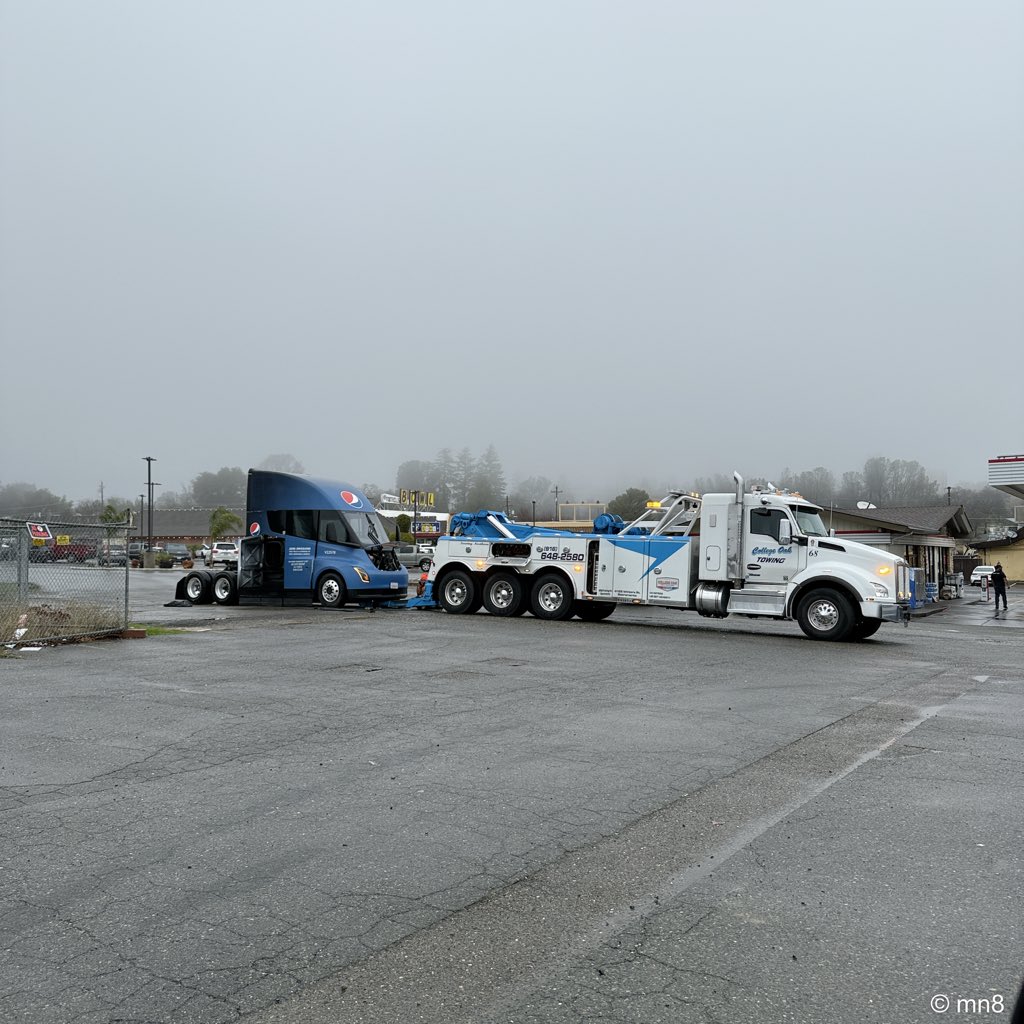 mn8sound's tweet photo. Found the Pepsi Tesla semi stopped on I-80 around Auburn. I wonder what went wrong?!?! @elonmusk 

(38.9263579, -121.0571617) https://t.co/CgnF7N2jv1
