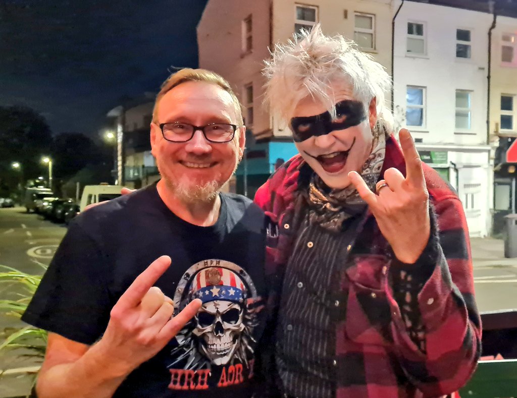 leonski700's tweet photo. Always fortunate to meet some of the artists too this year and the occasional Wimbledon champion. ๐ Here's some pick pics....๐ค @LeeMJonesactor @STEVEBROWNROCKS @ChipZnuff #PatCash
@mitchlafon @BerserkerBill @RockTheseTweets @marillion073 @TheDuckLR @TTFTPR https://t.co/wqVQ8rzY2J
