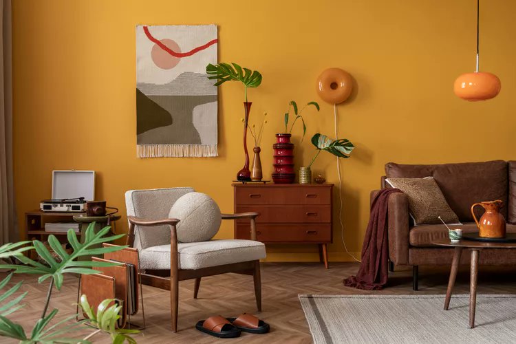 SerenesSpaces's tweet photo. Zillow's 2025 home trends are all about coziness & high-tech! π‘ Expect smaller, comfy rooms, vintage vibes, climate-resilient features, and spa-inspired wet rooms. Smart homes with solar panels & EV chargers are also in demand! πΏ #HomeTrends #2025Decor #SmartHome #CozyVibes https://t.co/JU67FyUWXn