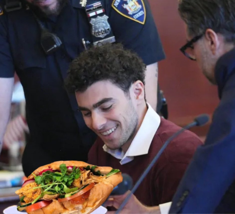 districtlazo's tweet image. Every Salvi right now