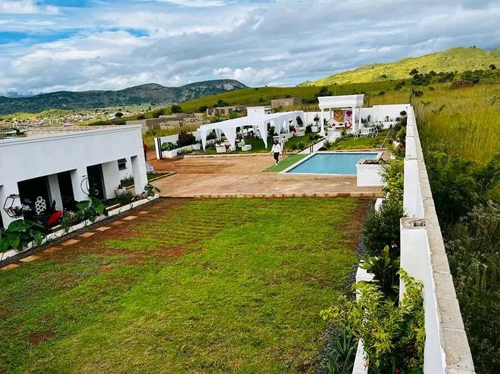 Letstravel65943's tweet photo. 🎄MERRY CHRISTMAS🎄 🤶  

FROM

 🎄Seko's The Garden Venue 🎄
🍺🍻🍾🍸🎉🎄🥂🍷🥃

#sekosthegardenvenue 
#letstravelafrica 
#takethejourneywithUS 
https://t.co/70eSp0JapC https://t.co/lZtVV7PvGD