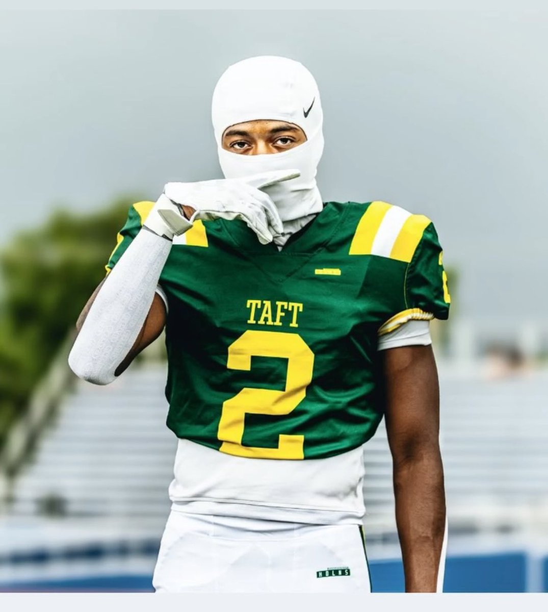 Senior Year full season highlights!🚨 
All conference db🏆 
Regional champs🏆🏆 
State semifinal contender !  
(Versatile DB )
6'0 175 
stats   
6 Int
12pbu's
97 Tackles
56 Solo 
 41 assists
1ff  
1fr 
16 touchdowns. 
 hudl.com/v/2Q7u0q