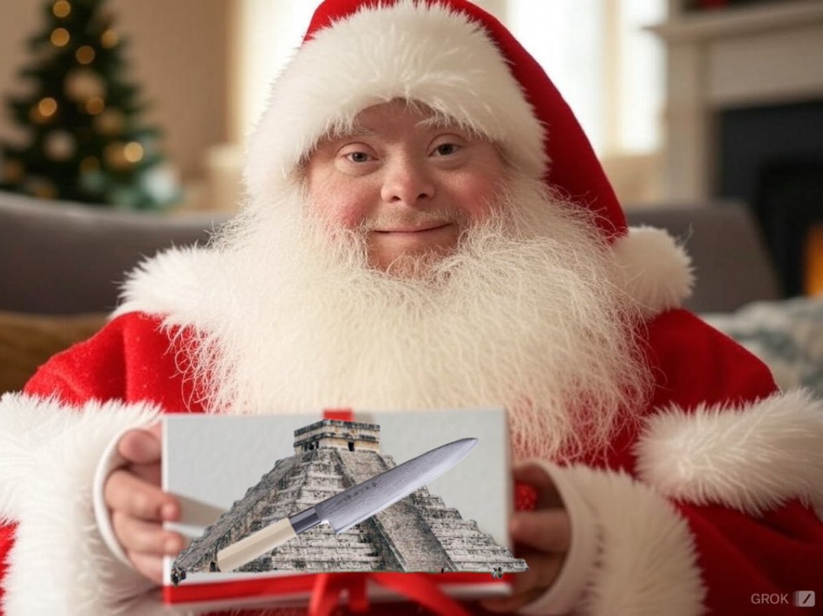 fabien_watier's tweet photo. POV le père noel trisomique qui t’offre un couteau aztèque alors que tu avais demandé un couteau à steak https://t.co/A9ynUbdXjf