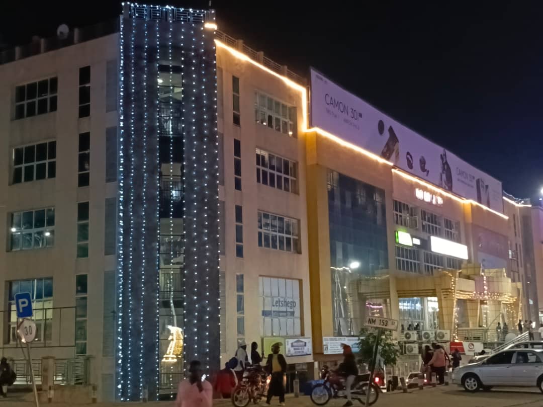 ENERGY888FM's tweet photo. AMAFOTO: Umujyi wa @MusanzeDistrict muri @RwandaNorth , mu masaha ya nijoro, warimbishijwe mu rwego rwo kwizihiza iminsi mikuru ya Noheli n'Ubunani. @BankofKigali https://t.co/NStlciUAJ3