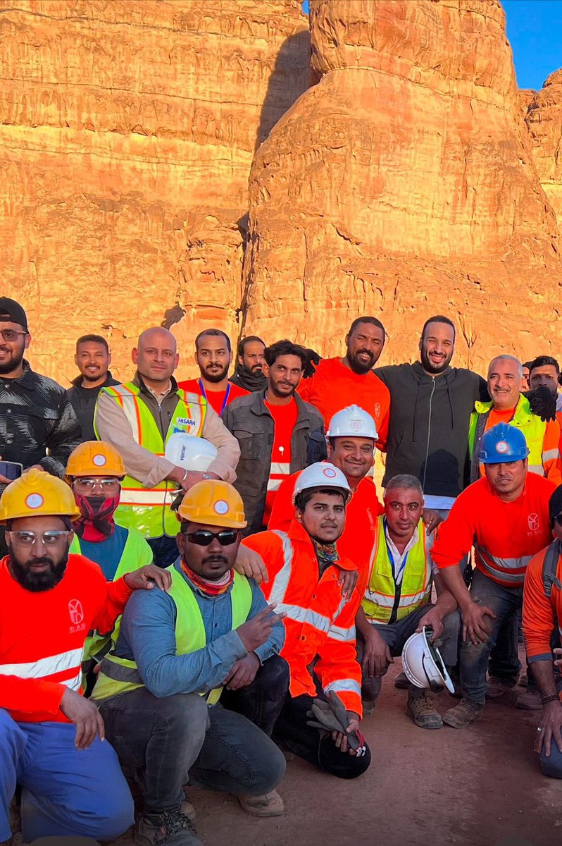 سمو #ولي_العهد الأمير #محمد_بن_سلمان يزور مشروع منتجع شرعان في #العلا، ويلتقي بالعاملين فيه.

-