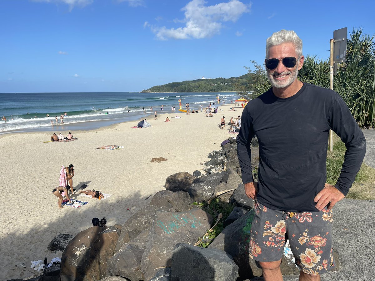 Merry Xmas to everyone.

Stay safe. Hold loved ones close.

Solidarity &amp; love to those  facing persecution &amp; conflict, sickness, alone, having a rough time, going without.

There is much change needed in the world, &amp; today we should renew our commitment to shared humanity.

🎄❤️