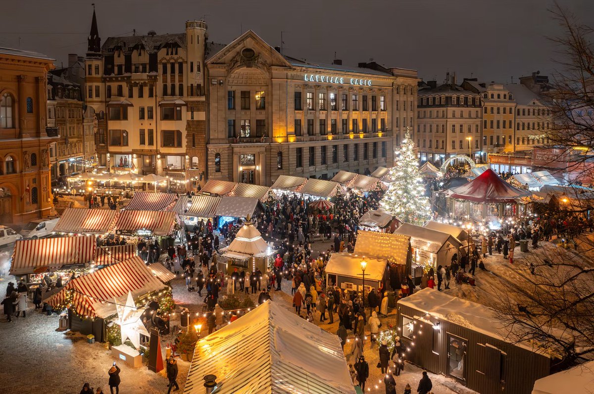 Wishing everyone a warm and wonderful Christmas Eve from Riga, Latvia🎄🎄🎄✨