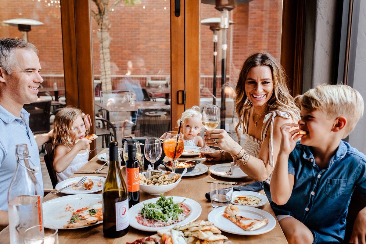 Piatti Sacramento is here to celebrate with you! They'll be closed on Christmas Day but open on January 1 to kick off the New Year in style 🍽️❤️

Join Piatti for a delicious start to 2025 — make your reservations now!

shoppavilions.com/store/piatti-r…