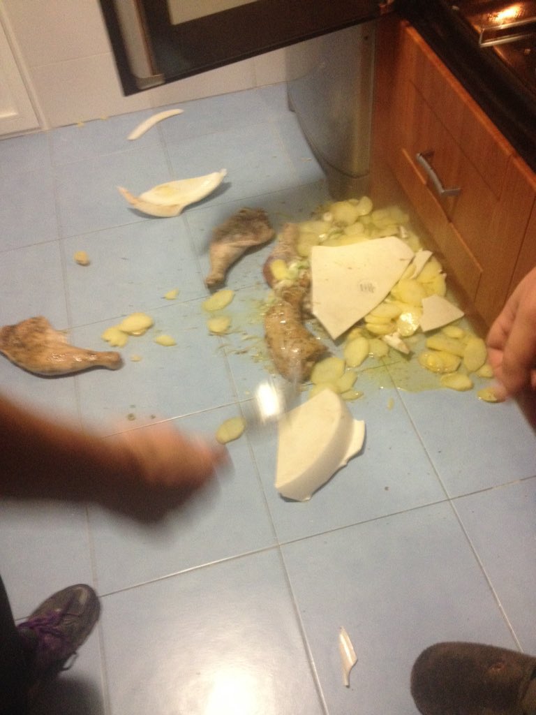 fugvan's tweet image. Nos acabamos de quedar sin cena