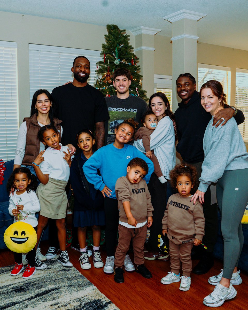 HoustonRockets's tweet photo. 🎁 This holiday season, our Rockets showed out for the community!

Jalen, Jabari, Reed, Aaron &amp; Jeff all held separate events giving back to the Rockets community. 

Happy holidays H-Town! 

#RocketsGiveBack 🫶 https://t.co/4Rek8ISIWX