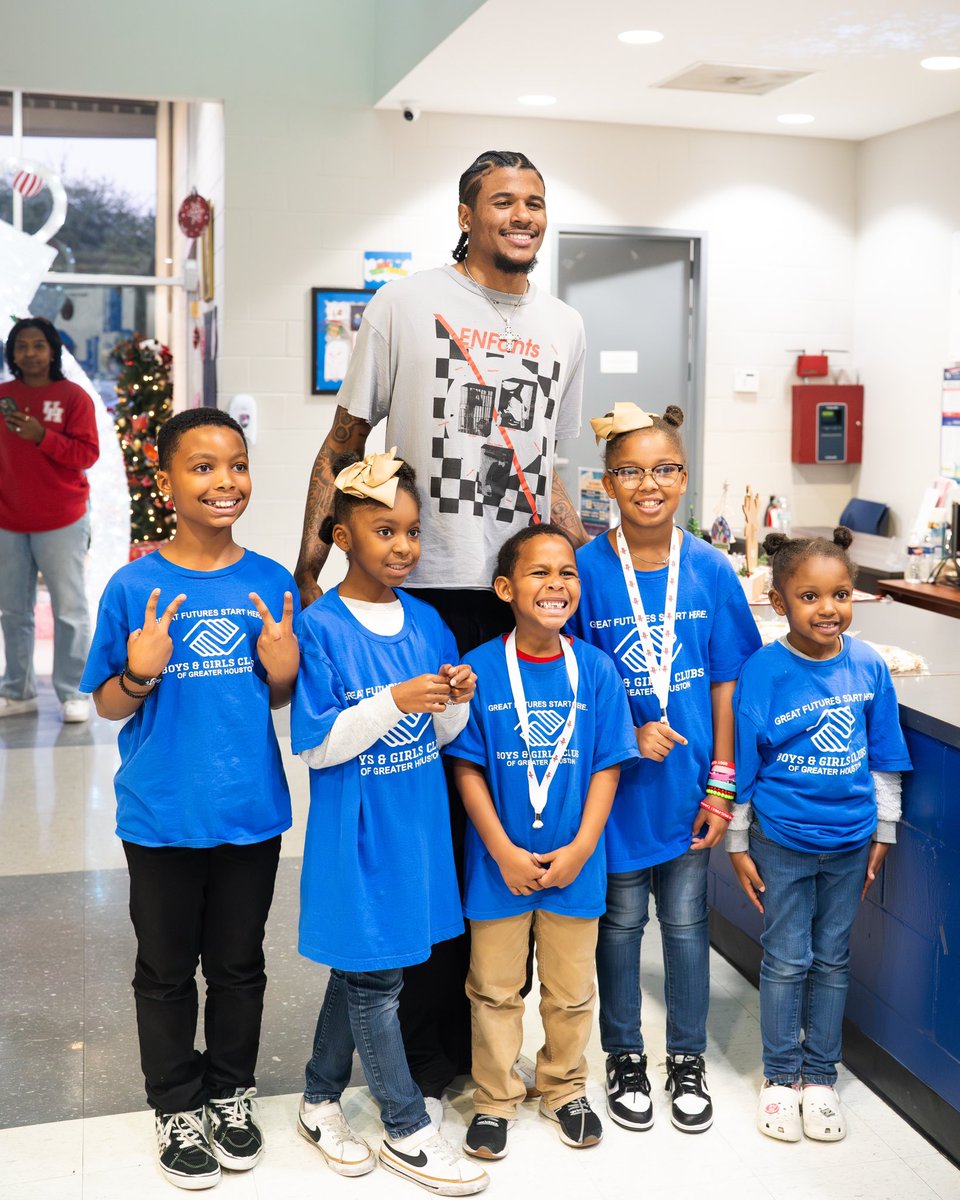 HoustonRockets's tweet photo. 🎁 This holiday season, our Rockets showed out for the community!

Jalen, Jabari, Reed, Aaron &amp; Jeff all held separate events giving back to the Rockets community. 

Happy holidays H-Town! 

#RocketsGiveBack 🫶 https://t.co/4Rek8ISIWX