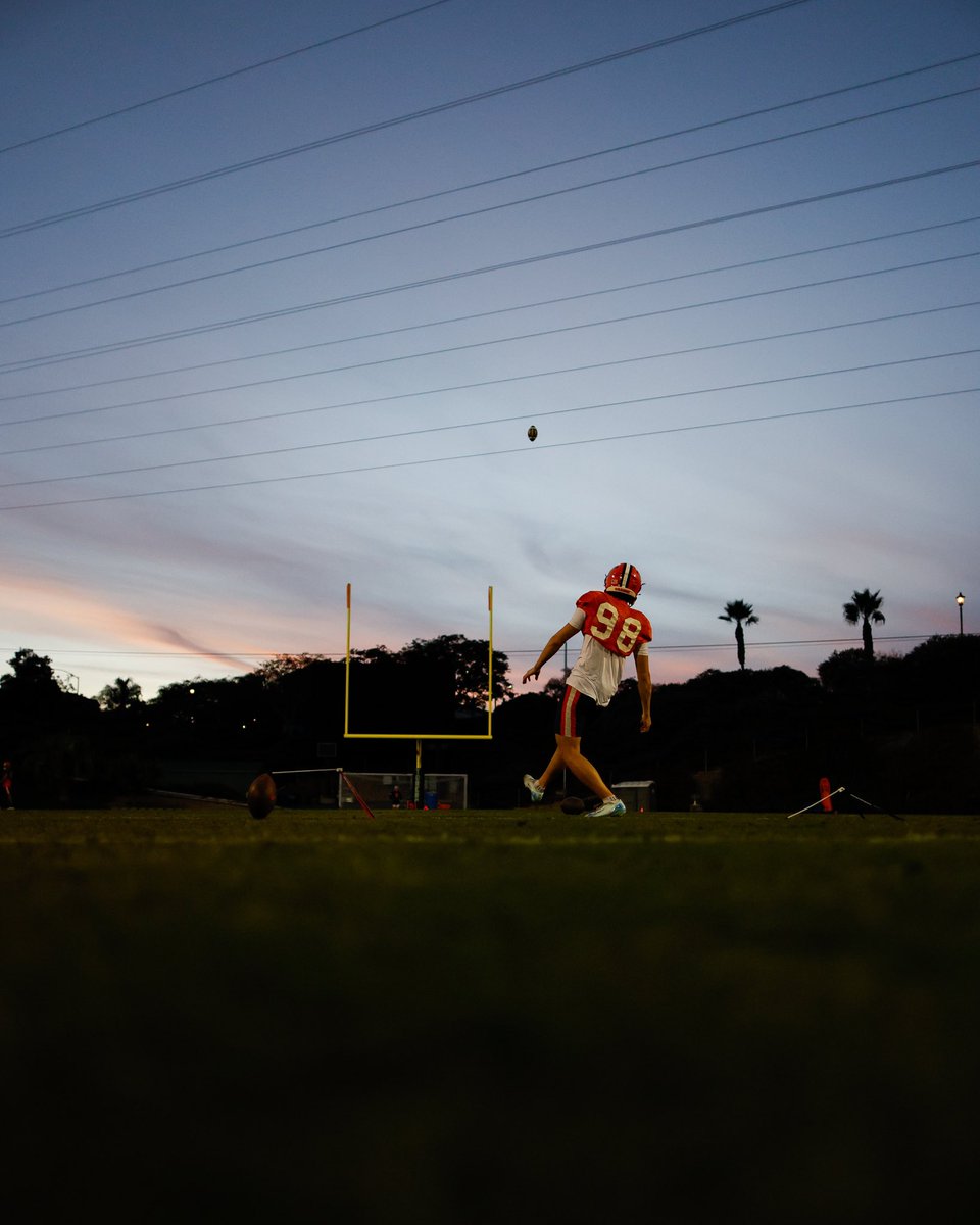 CuseFootball's tweet photo. Working day + night ⚠️‼️🎯

@holidaybowl | https://t.co/XX797uzp3F https://t.co/UIavLKLDlZ