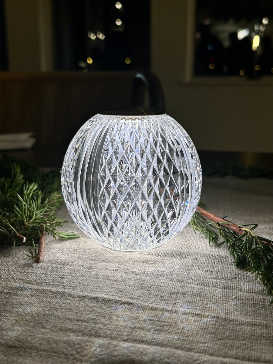 ELDesignlights's tweet photo. 'Twas the night before Christmas, and all through the house... a perfect glow lit up the space. From cozy table lamps to statement pendants, we are here to bring warmth to your home this holiday season. Happy Holidays from EL Design! #HolidayGlow https://t.co/bS030FiTQj