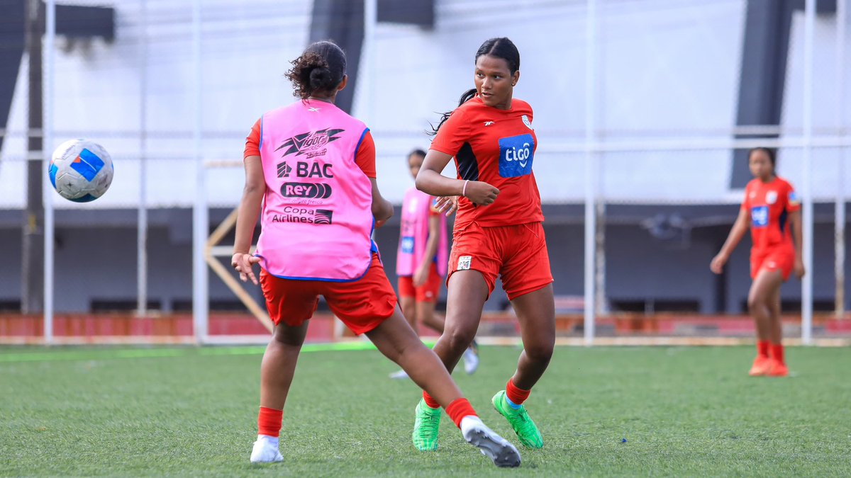 ¡ENTRENAMIENTO NAVIDEÑO 🎄!

En estas vísperas de Navidad 🎄, la selección femenina #PanamáSub17 🇵🇦 entrenó esta mañana pensando en la Ronda Una del Clasificatorio Sub-17 de <a href="/ConcacafW/">Concacaf W</a> 🏆, arranca el 27 de enero en República Dominicana 🇩🇴.

#MásPanameñosQueNunca 🇵🇦