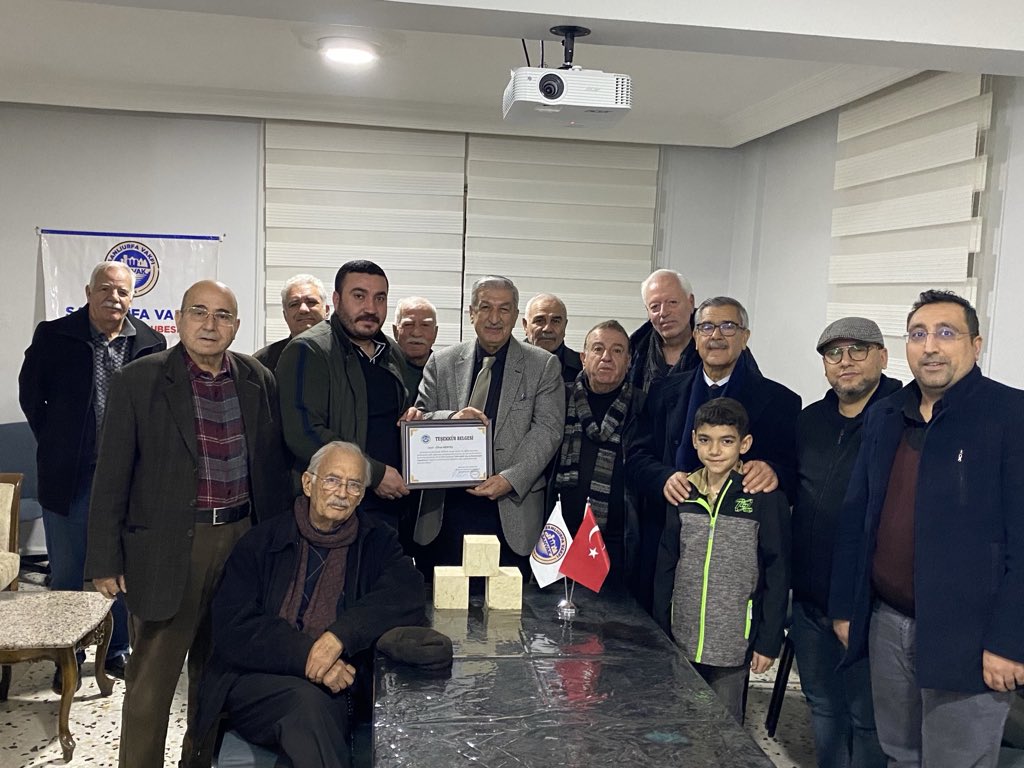 Mehmet Emin Karahan (@mek3001) on Twitter photo BŞBB’nın mimarı Sn. <a href="/cihanhentes63/">MİMAR CİHAN HENTEŞ</a> “Urfa Nahit Taşı” “Havara Taşı” nın öyküsünü dağlardaki taş ocağından sarayların yapılışına kadarki serüvenini anlattı. Diğer değerlerimiz gibi bu taşın da ne yazık ki yeterince değerlendirilemediğini ifade etti. BŞBB’nın mimarı Sn. <a href="/cihanhentes63/">MİMAR CİHAN HENTEŞ</a> “Urfa Nahit Taşı” “Havara Taşı” nın öyküsünü dağlardaki taş ocağından sarayların yapılışına kadarki serüvenini anlattı. Diğer değerlerimiz gibi bu taşın da ne yazık ki yeterince değerlendirilemediğini ifade etti.