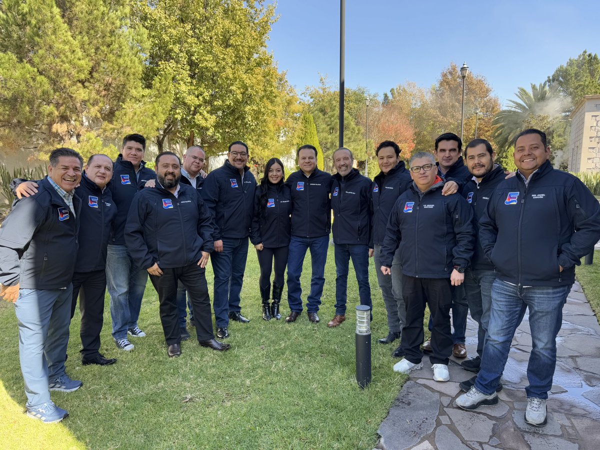 EVillegasV's tweet image. 🎄🪅¡Felices fiestas! Les deseamos en equipo, quienes iniciamos esta gran aventura llena de retos, satisfacciones y aprendizajes.