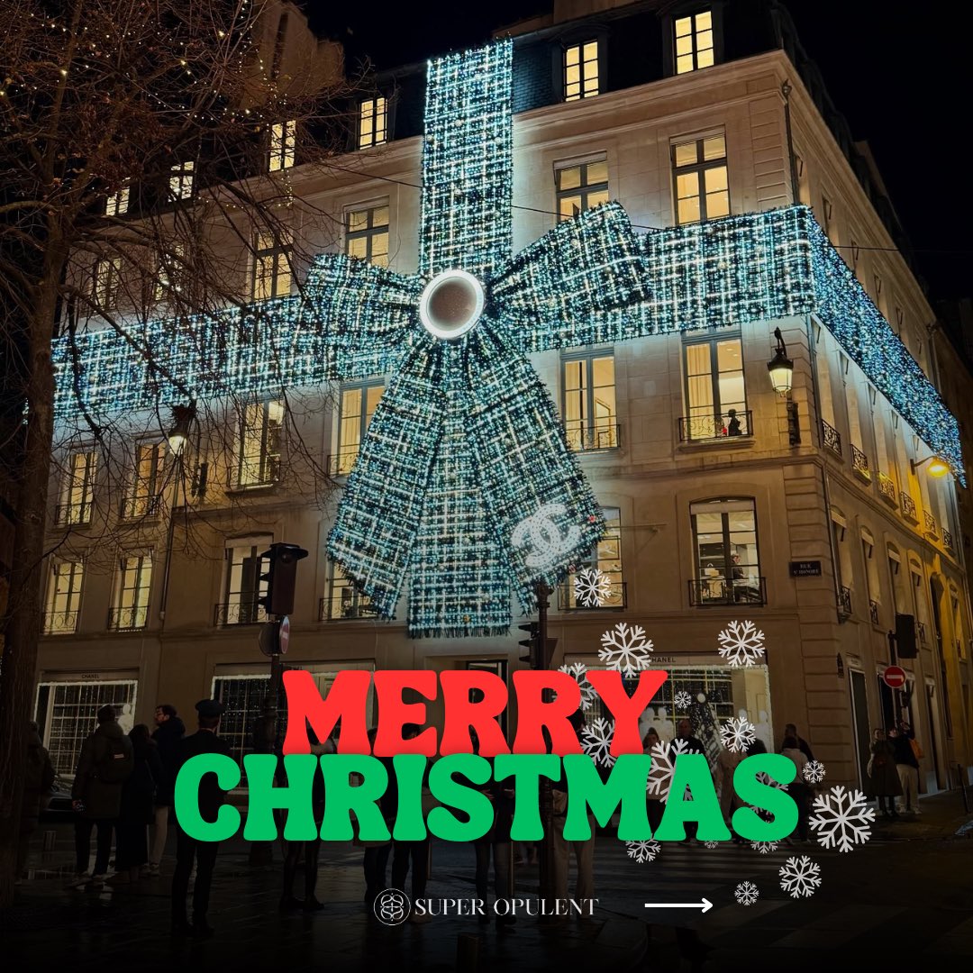 super_opulent's tweet photo. Who wins best Christmas lights? ✨🎄 

Wishing you a magical Christmas filled with love and joy ❤️ https://t.co/Uk21TnGjXs