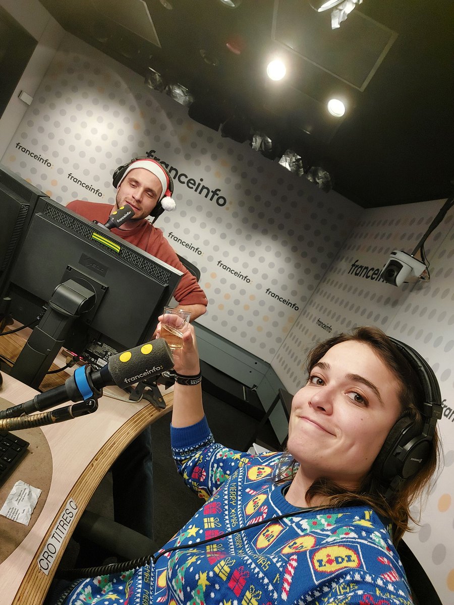 Noël au micro, Pâques au bistrot, ou un truc comme ça. Nouveau réveillon radiophonique en compagnie de l'excellent <a href="/benrcvr/">Benjamin Recouvreur</a> sur <a href="/franceinfo/">franceinfo</a>  🎄🌟🤙🏼