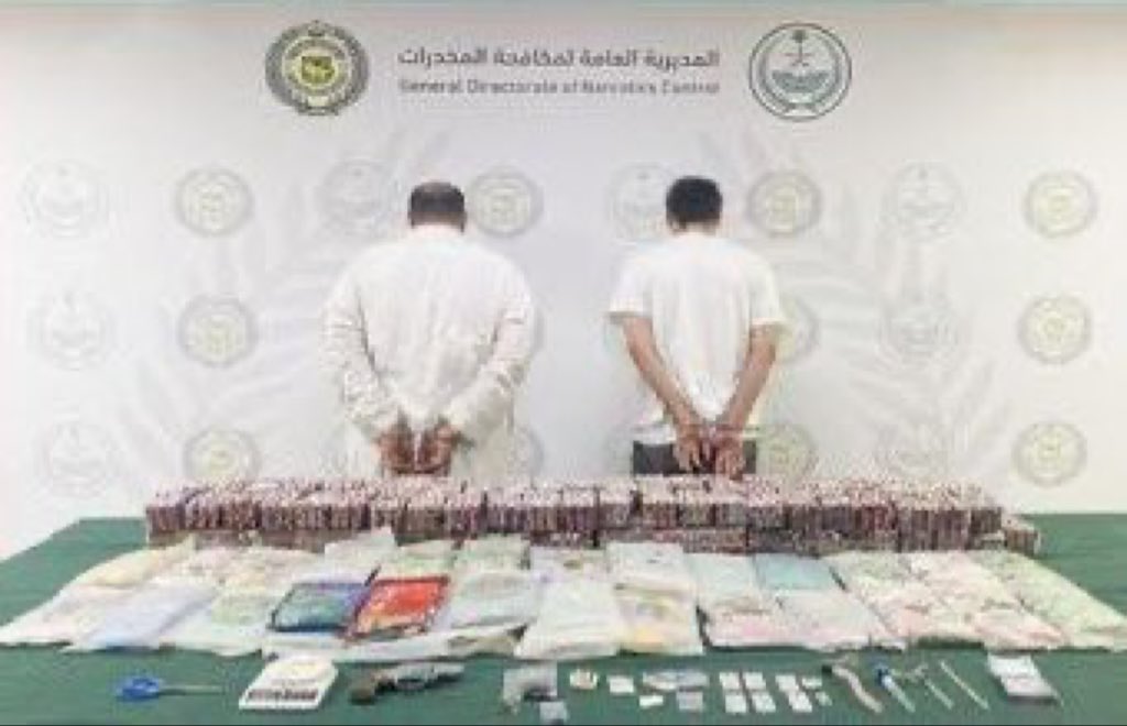TodayManchate's tweet photo. ��� #مانشيت - مكافحة المخدرات:

تم القبض على شخصين في منطقة الرياض لتورطهما في ترويج 35 كجم من مادة الحشيش المخدر و32,338 قرصًا خاضعًا لتنظيم التداول الطبي.

#الحرب_على_المخدرات https://t.co/0cD9OWQDk0