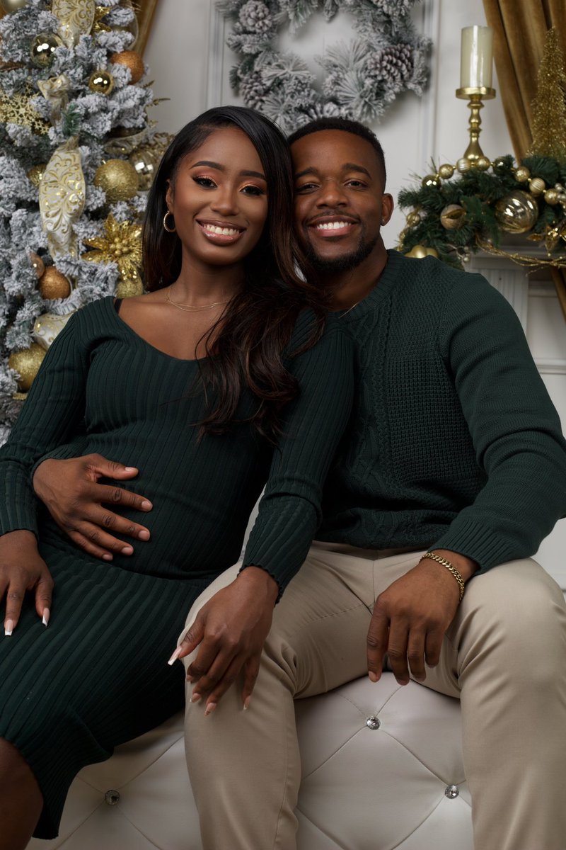 D_1andOnly_'s tweet photo. Happy Holidays from Us🎄❤️🫶🏽 https://t.co/QpVbTk2LdS