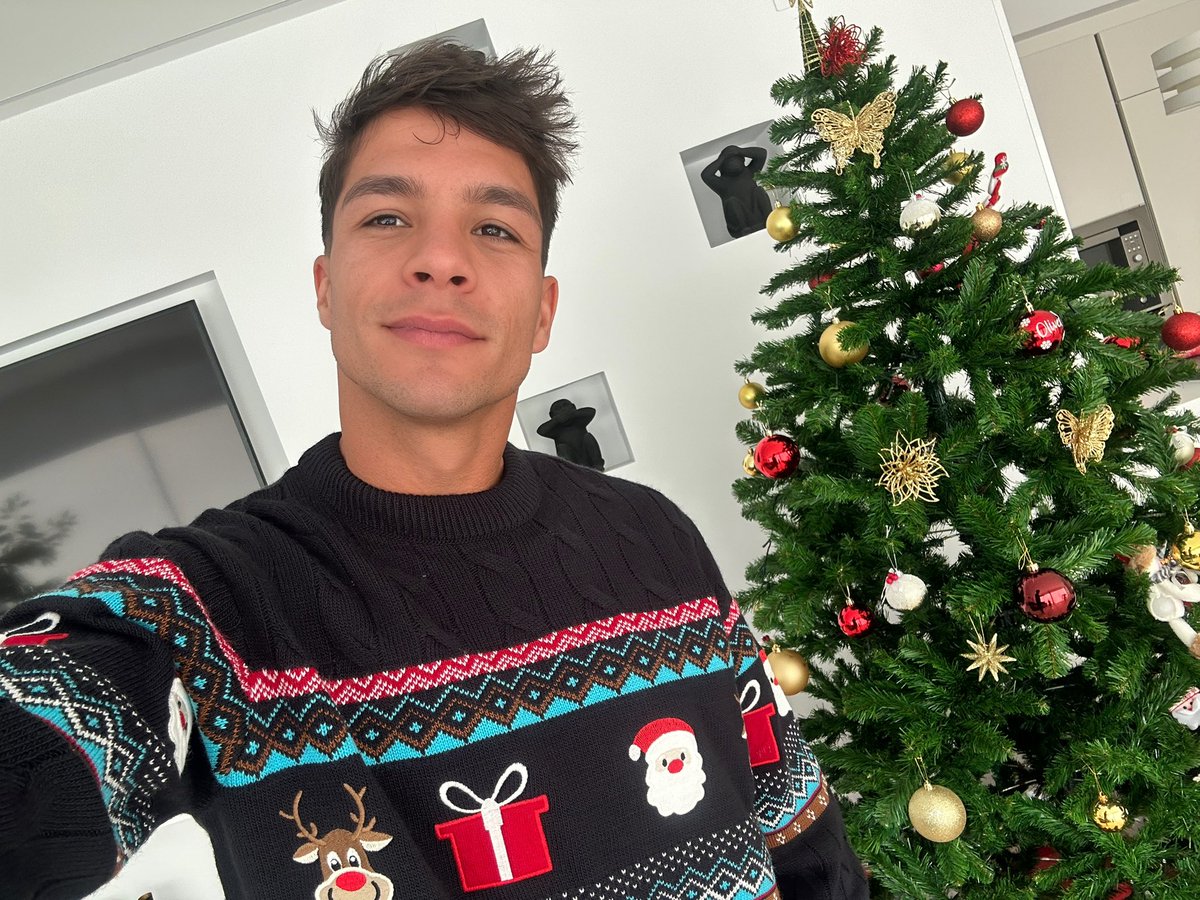olitorres10's tweet image. La Navidad tiene algo especial: nos trae de vuelta a lo esencial. Hogar, familia, y ese sentimiento de pertenecer.
reencontrarnos con lo que importa: las risas, los abrazos y el tiempo compartido
Que esta Navidad esté llena de esos momentos que hacen todo más simple.