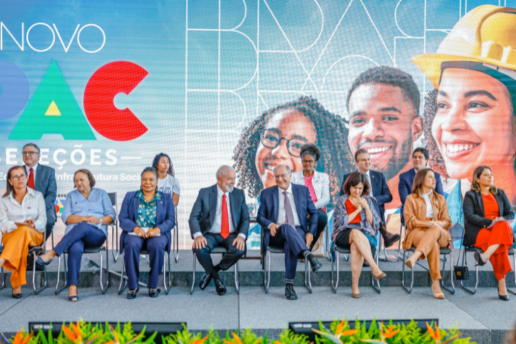 RedeCCom's tweet image. Rede Comunitária de Comunicação: Confira a mensagem de Natal do presidente Lula, ne... redeccom.blogspot.com/2024/12/blog-p… 
2 anos de reconstrução: Novo PAC impulsiona desenvolvimento, gerando novos empregos
Com R$ 1,8 trilhão em investimentos, programa do governo Lula transforma..