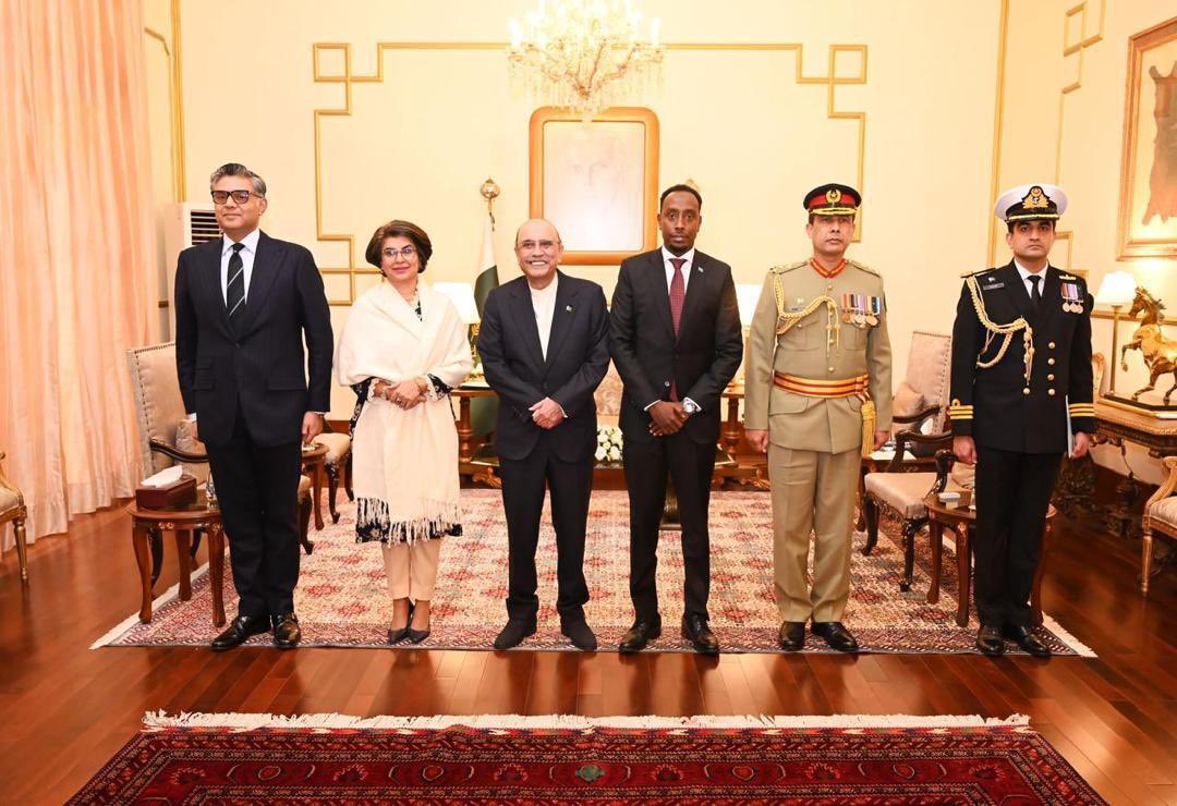 sheikhnurm's tweet photo. Honored to present my credentials to President Asif Ali Zardari as the Somali Ambassador to Pakistan. 

Excited to explore this beautiful country and strengthen our ties!@MOFASomalia @AAliZardari @ForeignOfficePk @TheVillaSomalia https://t.co/vtMqAZ8Kih