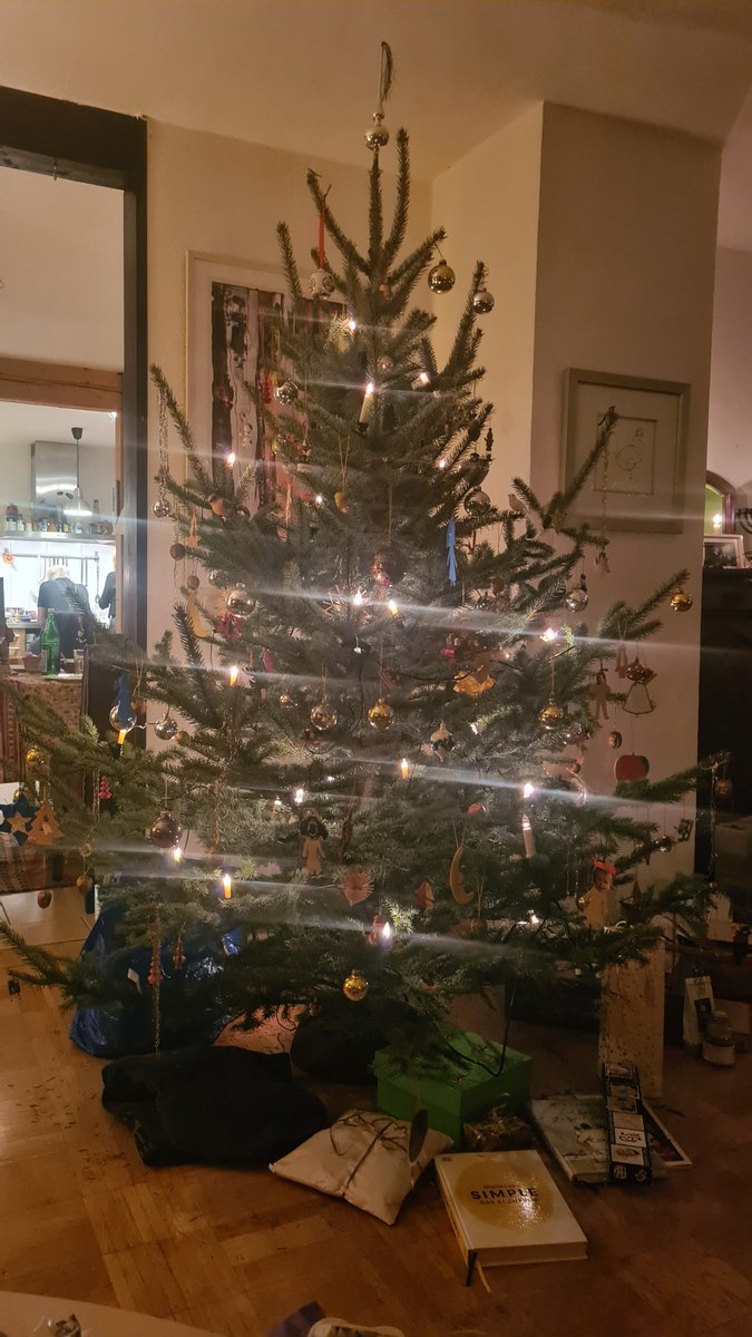 BrigitteYoda's tweet photo. Ma première fête de Noël hors du Burkina, en Allemagne. Merry Christmass à tous et paix dans le monde. https://t.co/AjVuVMhyLF