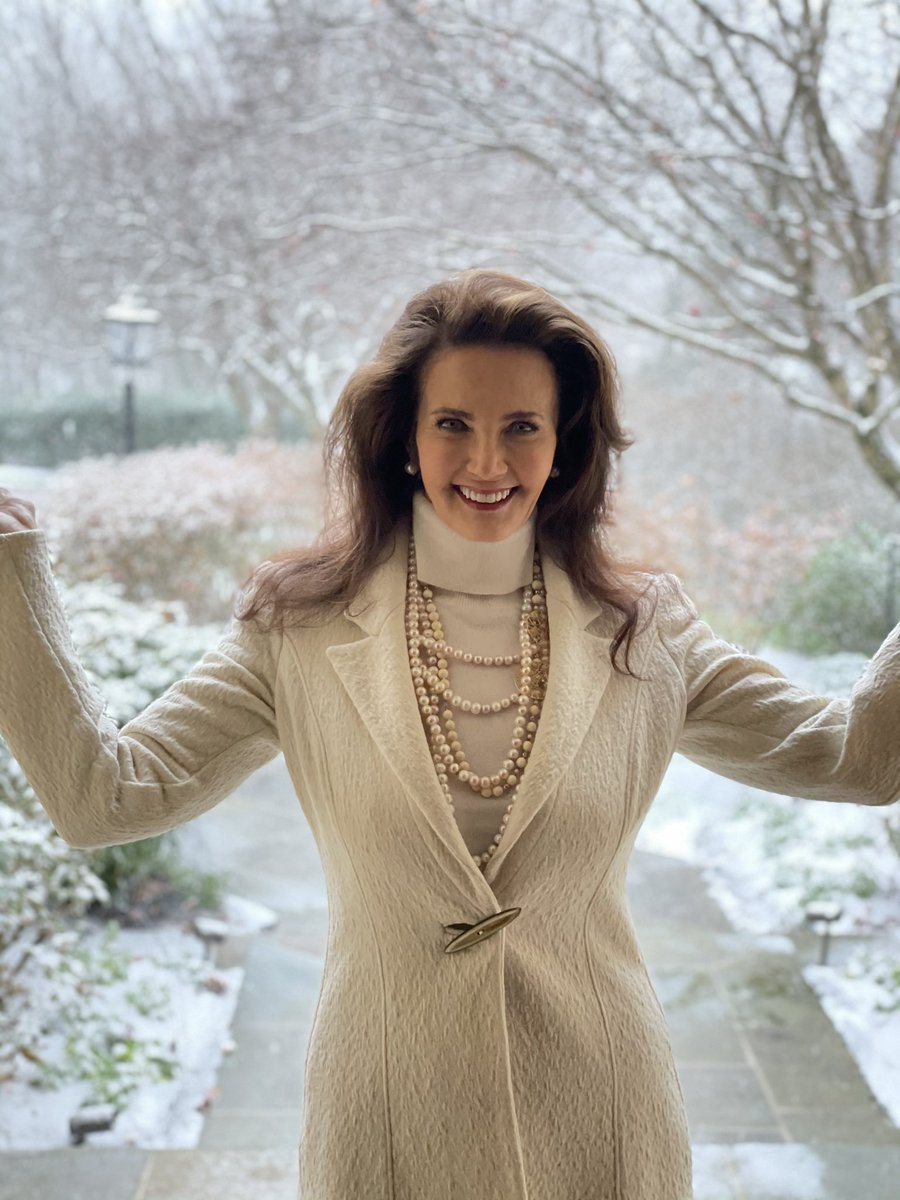 Sharing holiday gratitude… I’m grateful for the love of family, friends and colleagues.
I’m grateful to have known great love in my life—Robert Altman. I miss him. 
So, let’s cherish each holiday, my friends! No politics, no drama. Grateful beats hateful every time…😎 trust me.