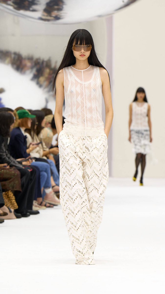 MMMAYA1990's tweet photo. Missoni Spring Summer 2024 #missoni #runway #runwaymodel #seethrough #transparencias #pasarelas #fashion #moda #models #modelos #dress #gowns #chilax https://t.co/QiKk6gsX8z