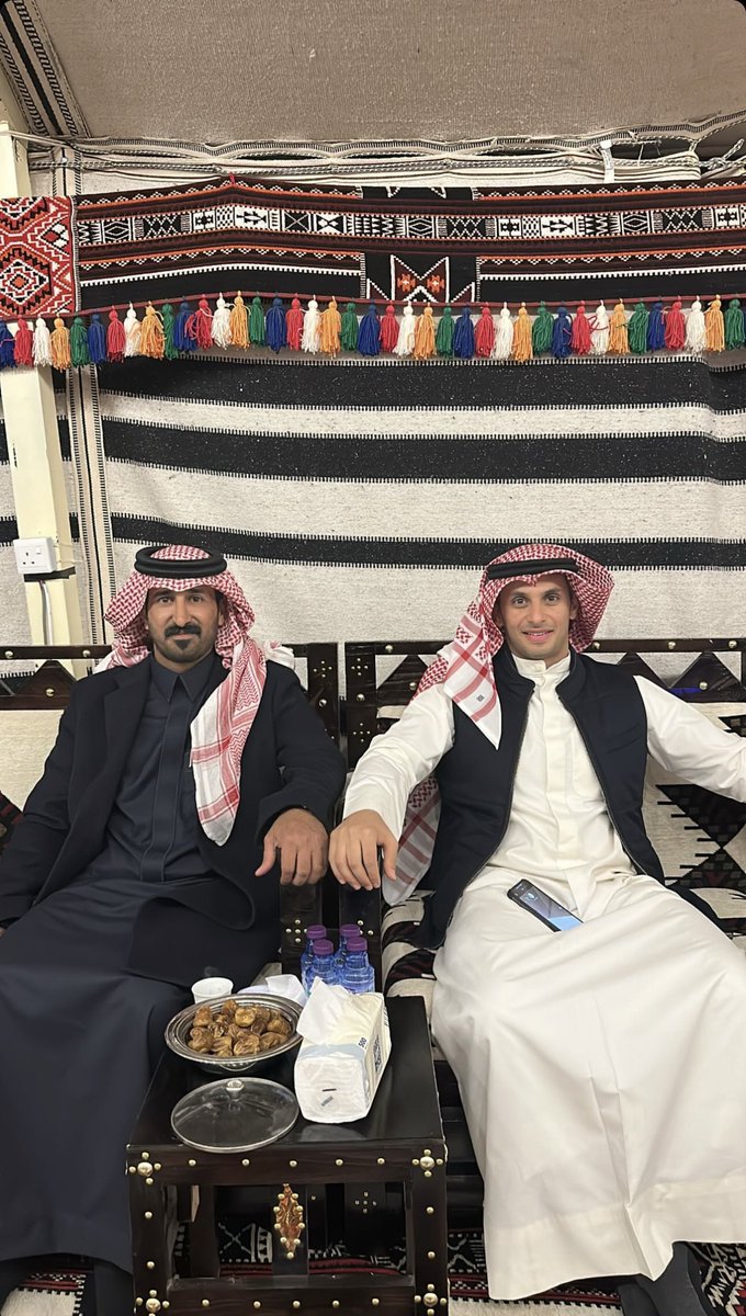 مصامخ  الروس القويه يبي راس
ولا كل راسٍ للمصامخ مهيا

الله خلق والله فرق ناس عن ناس
فرقٍ مثل فرق الثرى والثريا

🥇🔥 <a href="/addndr/">عبدالله الدبوس 785</a> <a href="/Bnjkdb/">محمد بن فهاد بن جخدب</a> 
#مهرجان_الملك_عبدالعزيز_للإبل9