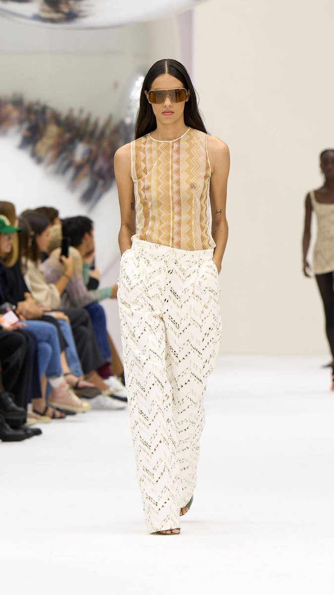 MMMAYA1990's tweet photo. Missoni Spring Summer 2024 #missoni #runway #runwaymodel #seethrough #transparencias #pasarelas #fashion #moda #models #modelos #dress #gowns #chilax https://t.co/mzQNIZuulo
