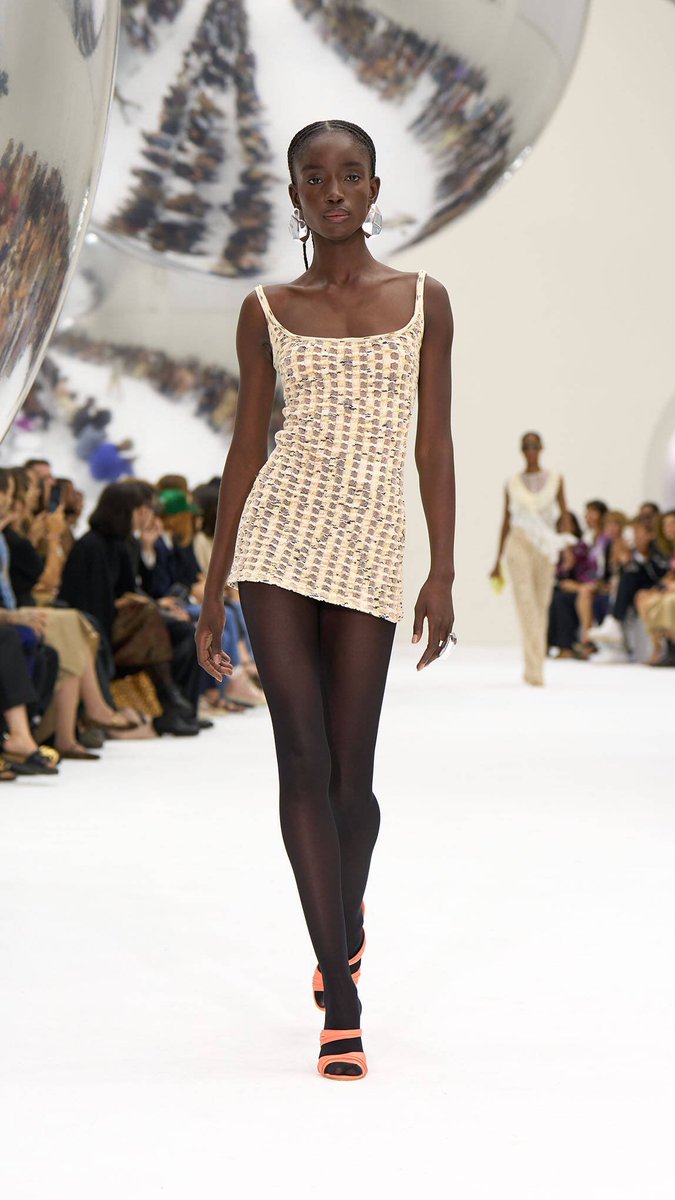 MMMAYA1990's tweet photo. Missoni Spring Summer 2024 #missoni #runway #runwaymodel #seethrough #transparencias #pasarelas #fashion #moda #models #modelos #dress #gowns #chilax https://t.co/mzQNIZuulo