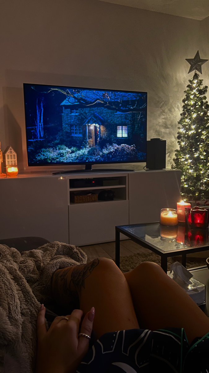 Miss Hughes tweet media