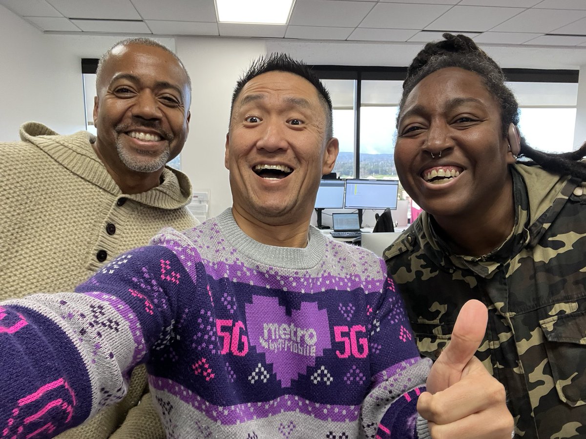 Holiday cheer at the office!  Merry Christmas EVE! Heading to the field to see all those great deals from Metro for our amazing METRO CUSTOMERS! 

If you reply to this tweet on how you are spreading cheer with the people you work with and I’m going to choose 3 people for a $20