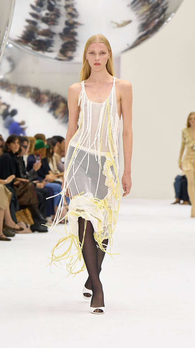 MMMAYA1990's tweet photo. Missoni Spring Summer 2024 #missoni #runway #runwaymodel #seethrough #transparencias #pasarelas #fashion #moda #models #modelos #dress #gowns #chilax https://t.co/y7DO55Qqxy