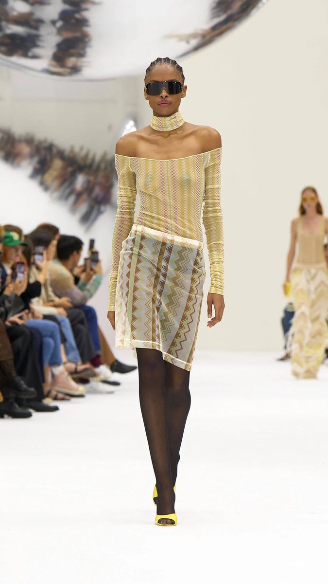 MMMAYA1990's tweet photo. Missoni Spring Summer 2024 #missoni #runway #runwaymodel #seethrough #transparencias #pasarelas #fashion #moda #models #modelos #dress #gowns #chilax https://t.co/XfzSGRZWeQ