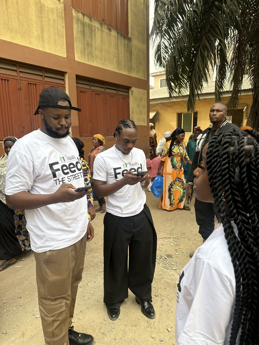 izzlax's tweet photo. Rasaki foundation showed love to some widows today ❤️. https://t.co/EZsx4wPYLR