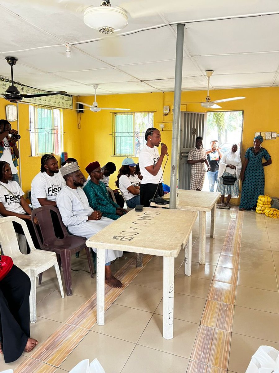 izzlax's tweet photo. Rasaki foundation showed love to some widows today ❤️. https://t.co/EZsx4wPYLR