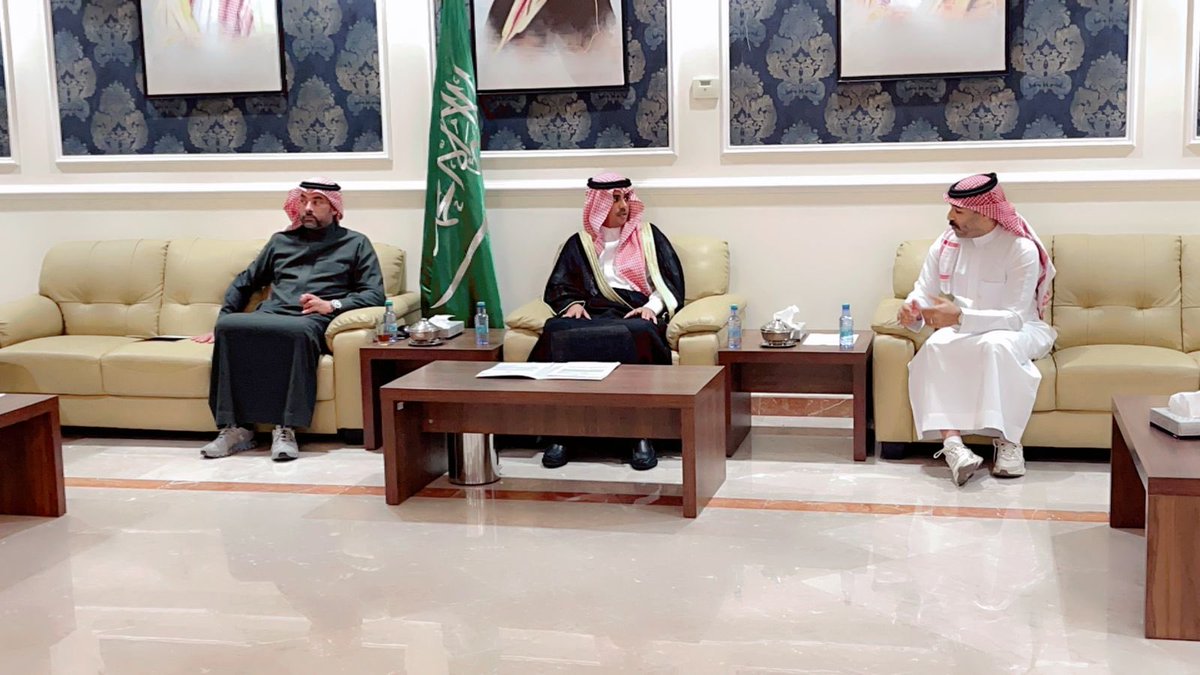 badrprovince's tweet photo. التقى #محافظ_ بدر . محمد بن عايض الجابري   في مقر المحافظة رئيس الاتحاد السعودي للطيران الشراعي م. حسام الدين بن صالح المدني، وتم مناقشة وضع الطيران الشراعي بمحافظة بدر . https://t.co/MaLcJxInEs