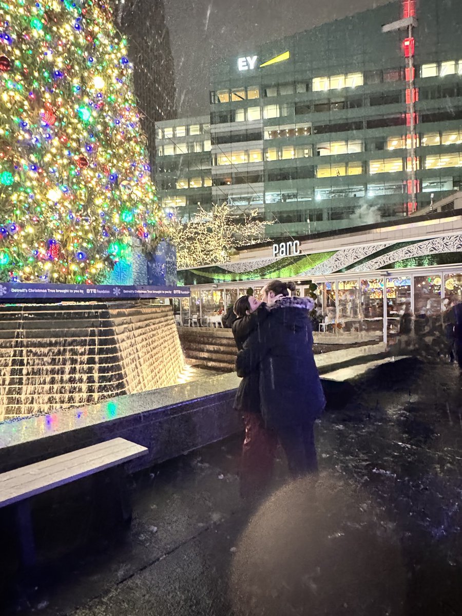 MirLoDesigns's tweet image. WE ARE ENGAGEDD💍🤍